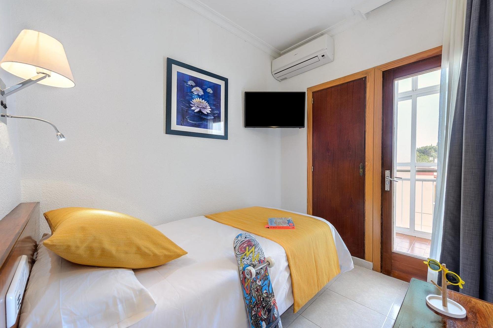 Single Room,1272547420:JPEG